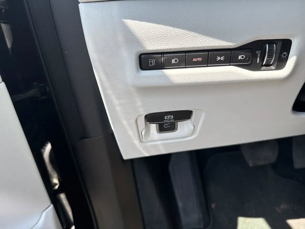 Jeep Cherokee - Image 16