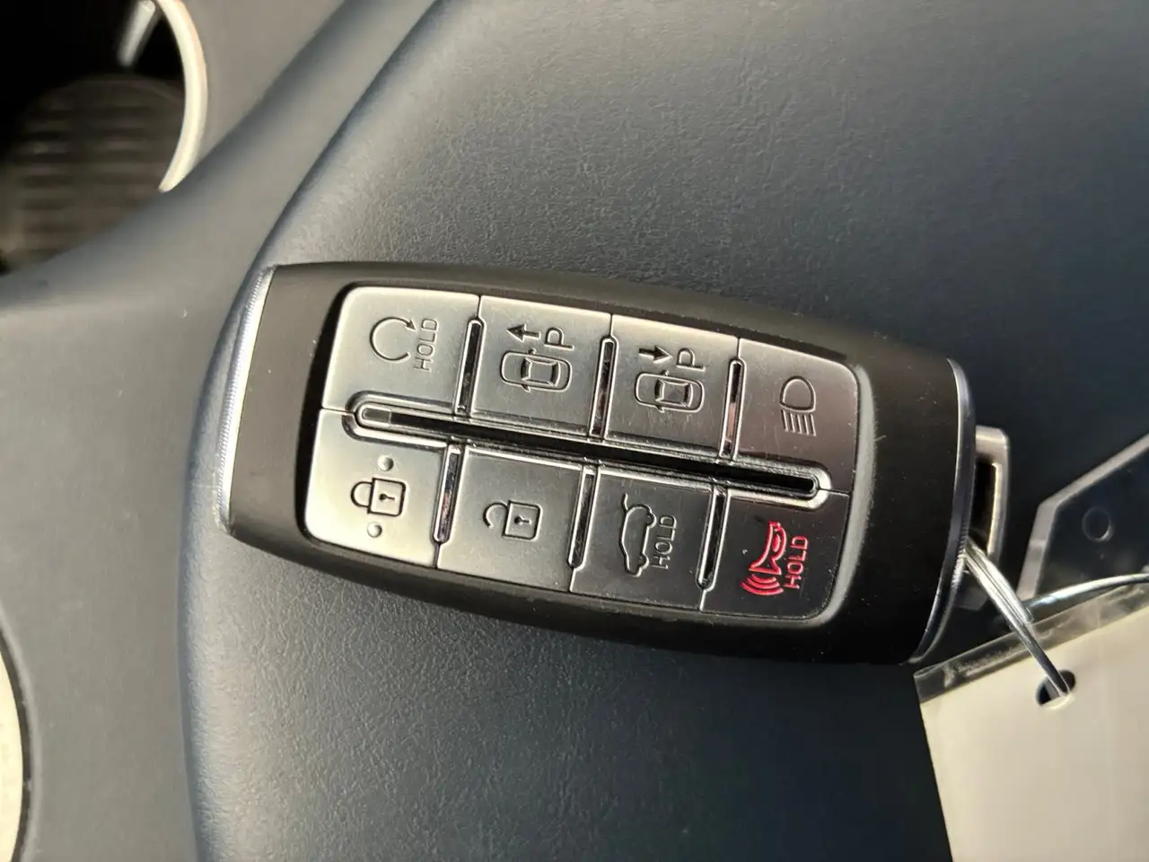 Genesis GV70 - Image 17
