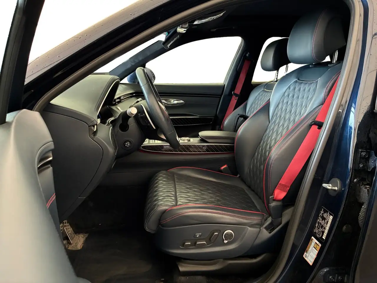 Genesis GV70 - Image 10