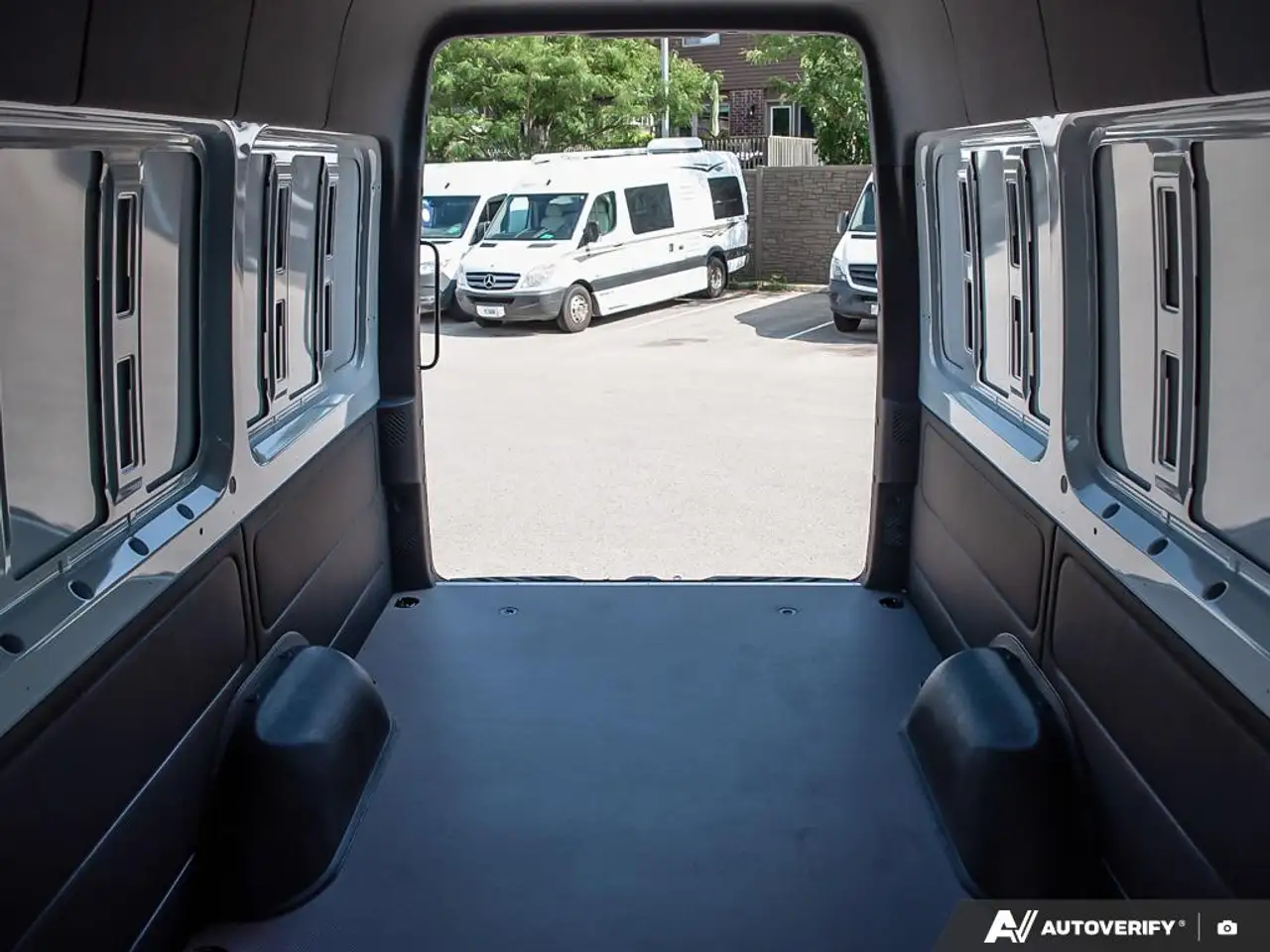 Mercedes-Benz Sprinter - Image 12