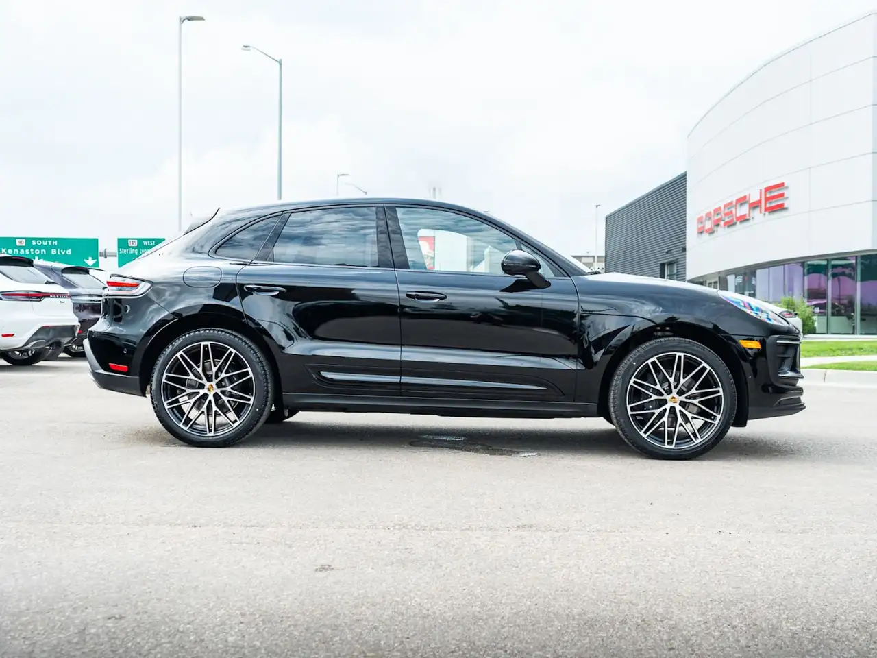 Porsche Macan - Image 10