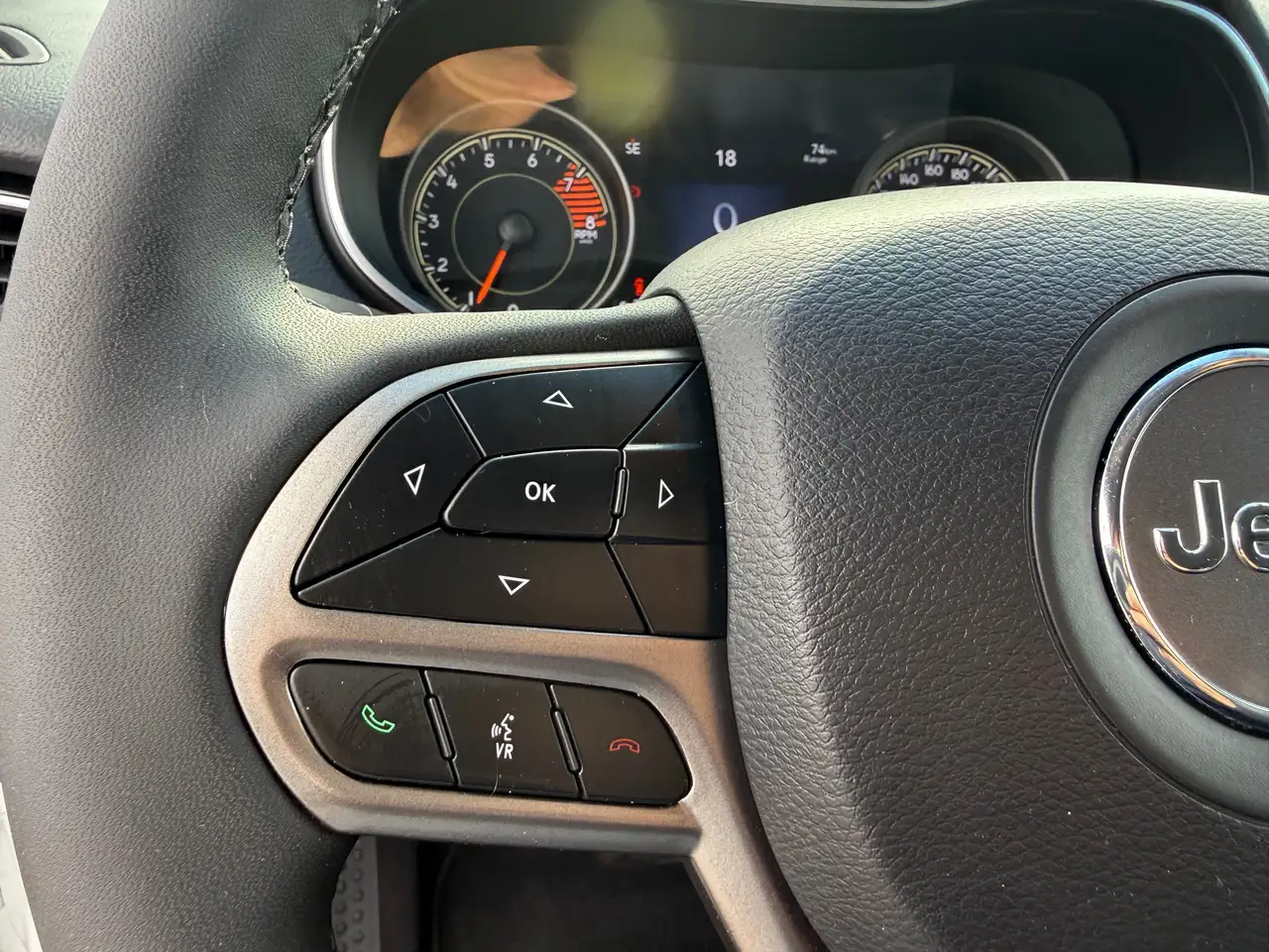 Jeep Cherokee - Image 22