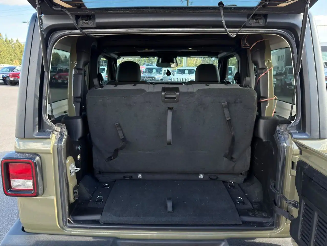 Jeep Wrangler - Image 11