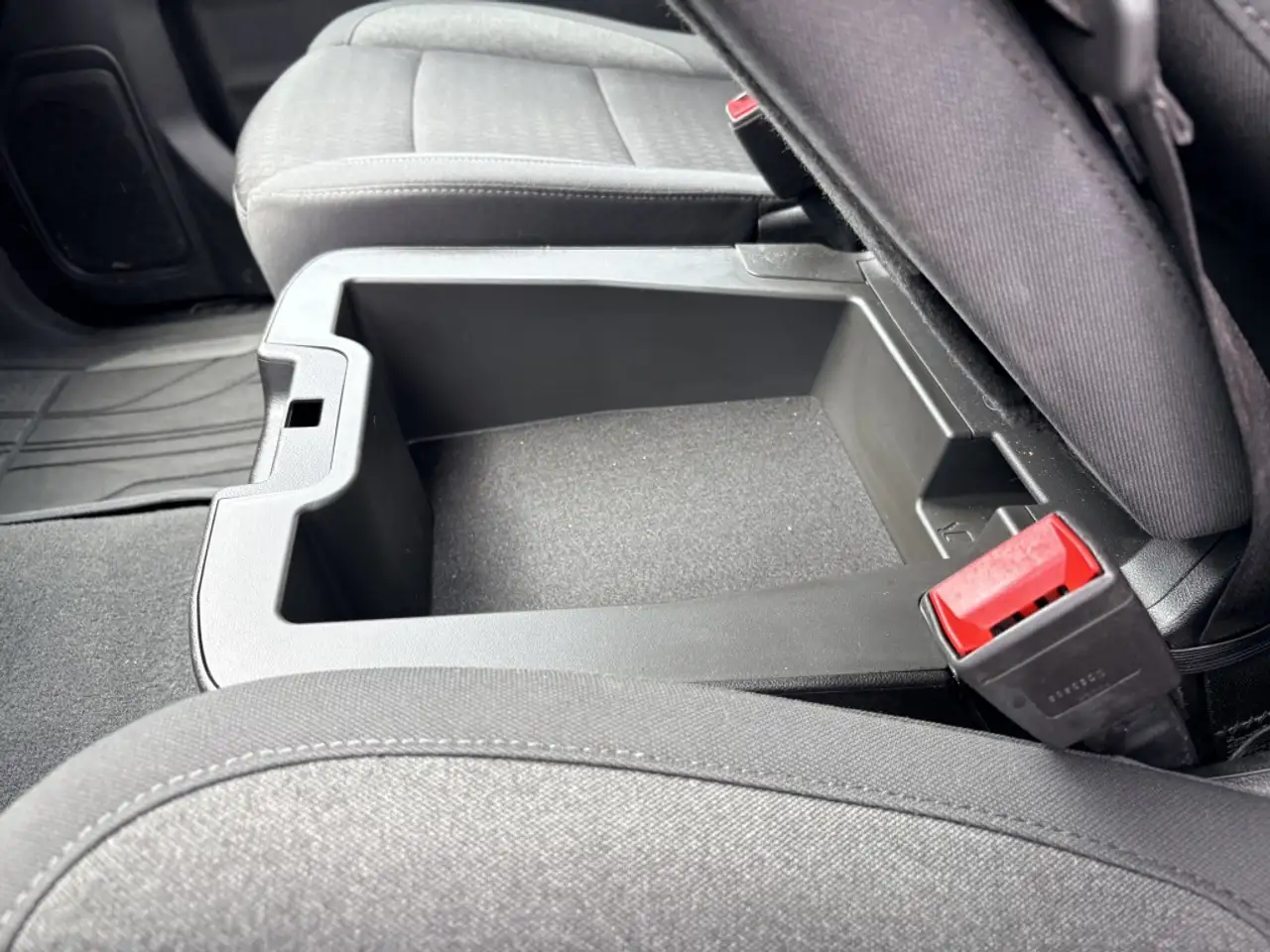 Chevrolet Silverado 1500 - Image 9