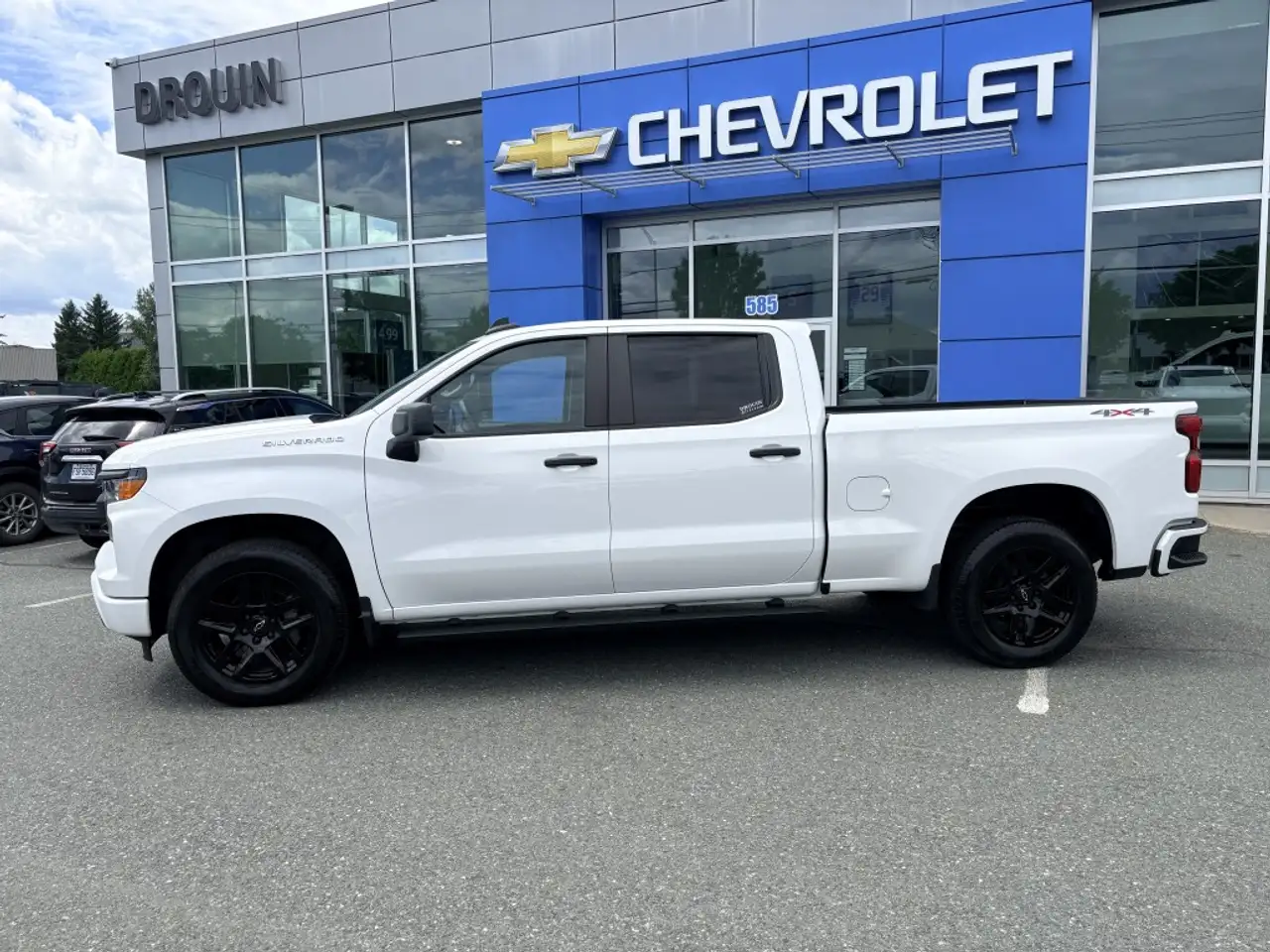 Chevrolet Silverado 1500 - Image 23
