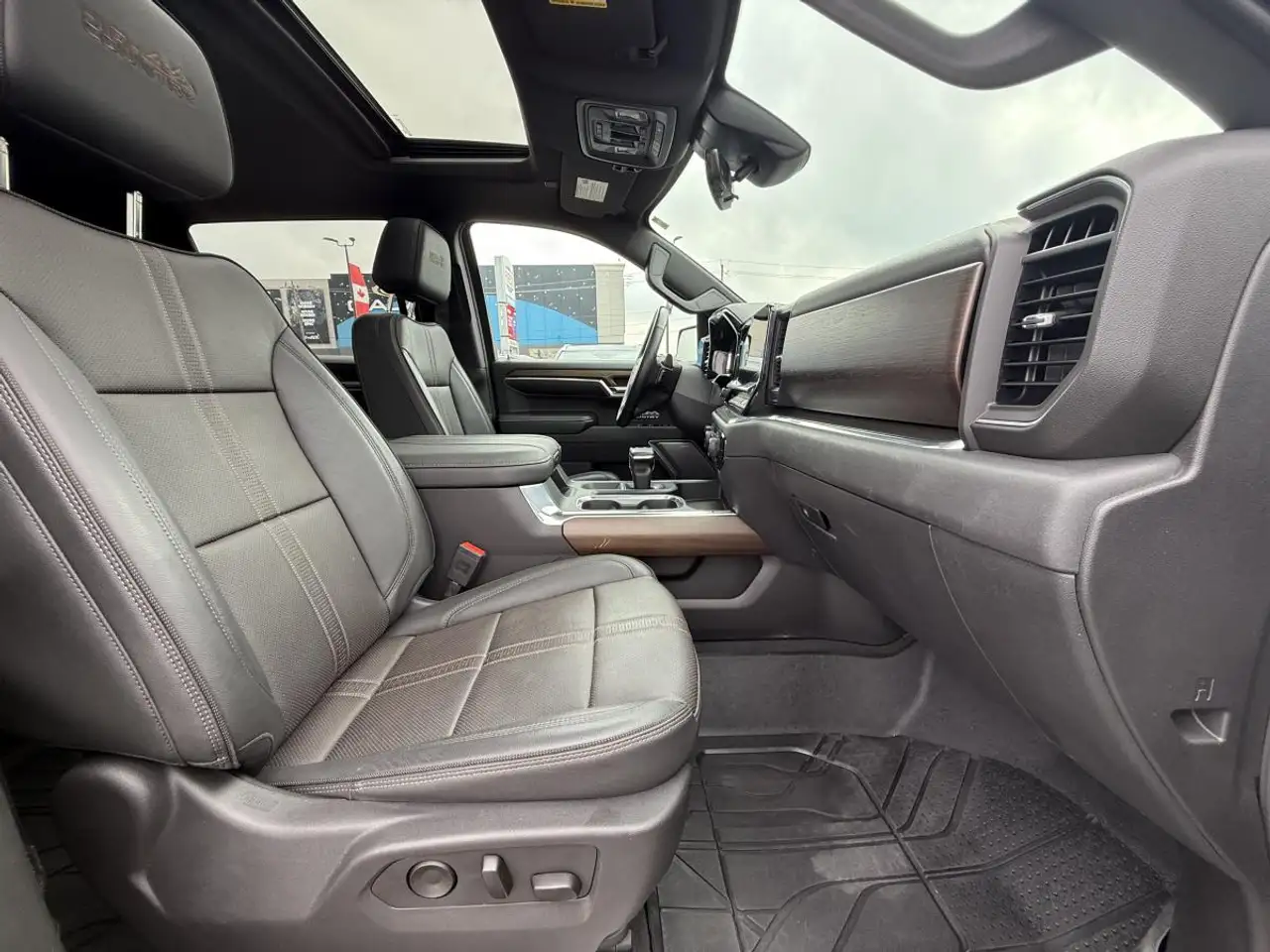 Chevrolet Silverado 1500 - Image 13