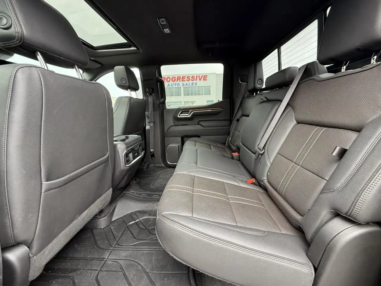 Chevrolet Silverado 1500 - Image 12