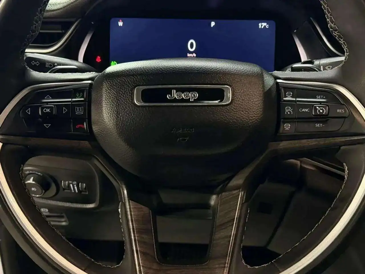 Jeep Grand Cherokee - Image 14