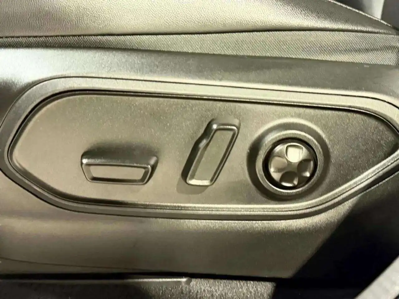 Jeep Grand Cherokee - Image 15