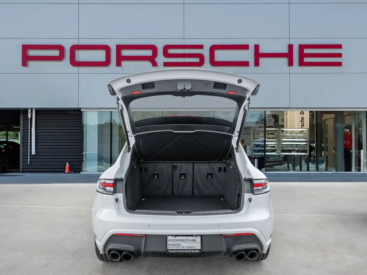 Porsche Macan - Image 12