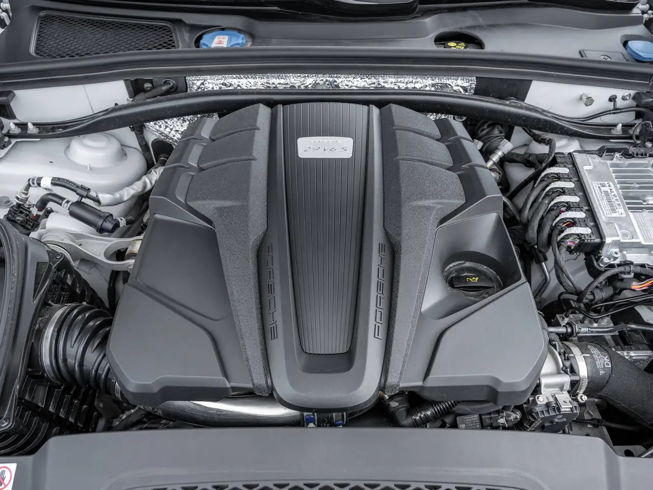 Porsche Macan - Image 38