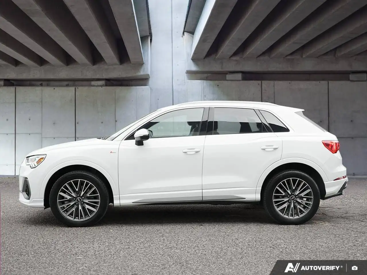 Audi Q3 - Image 3