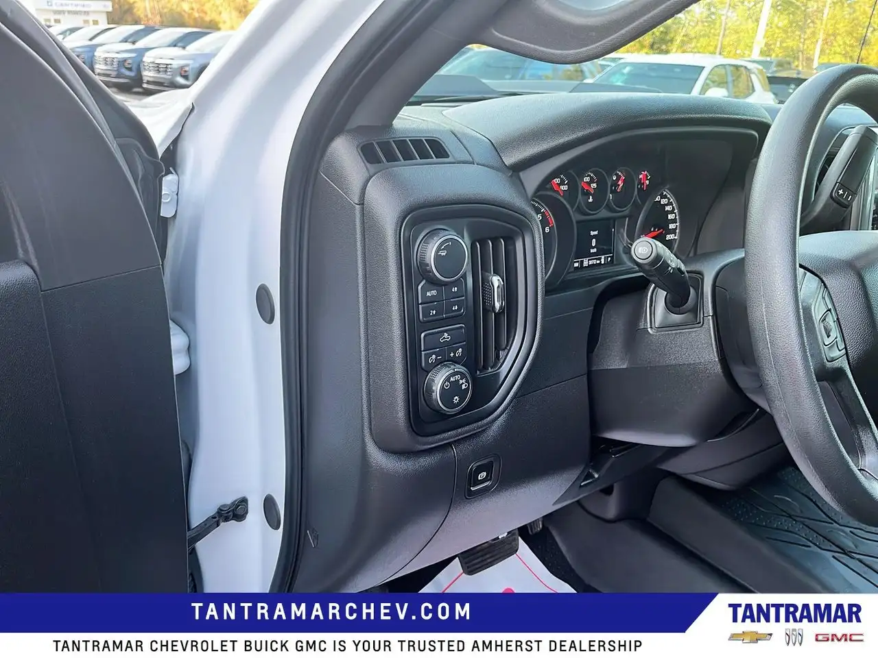 Chevrolet Silverado 1500 - Image 12