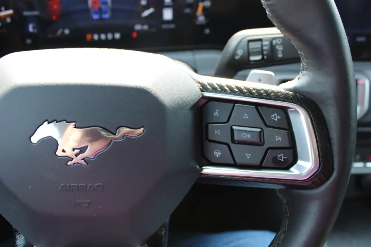 Ford Mustang - Image 13