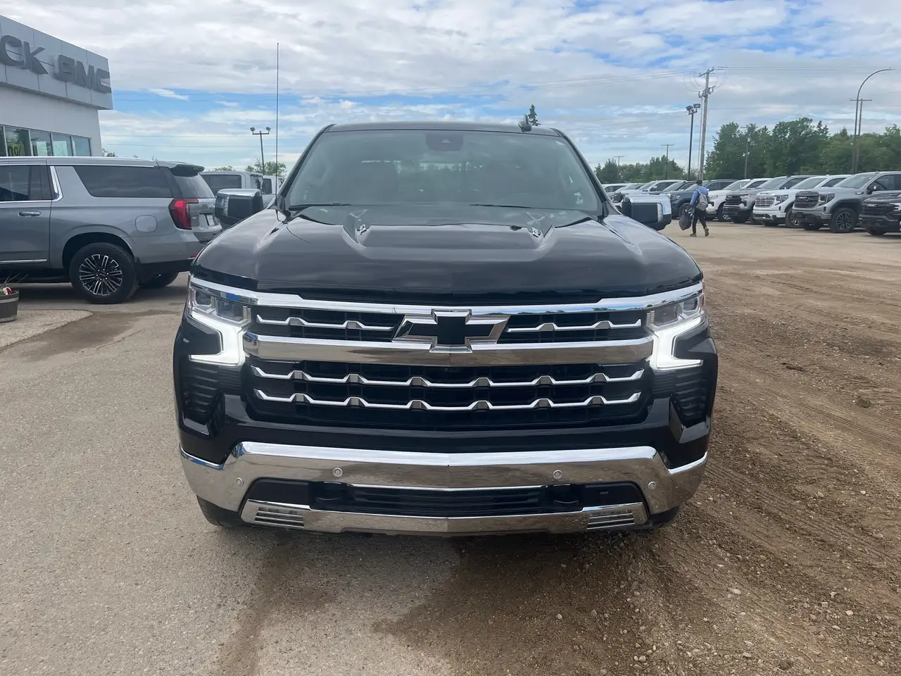 Chevrolet Silverado 1500 - Image 3