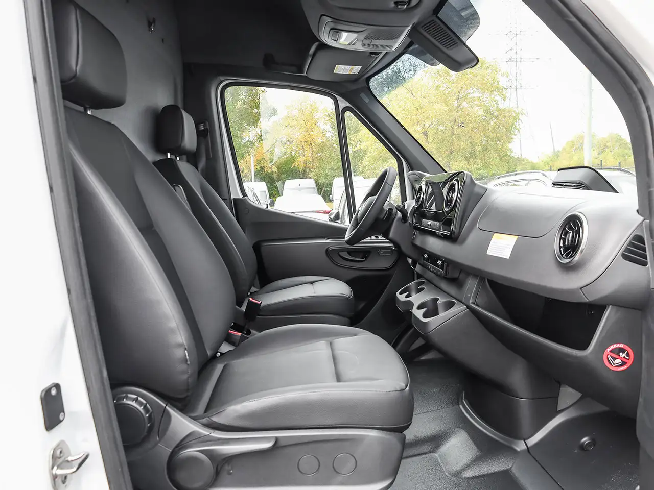 Mercedes-Benz eSprinter - Image 13