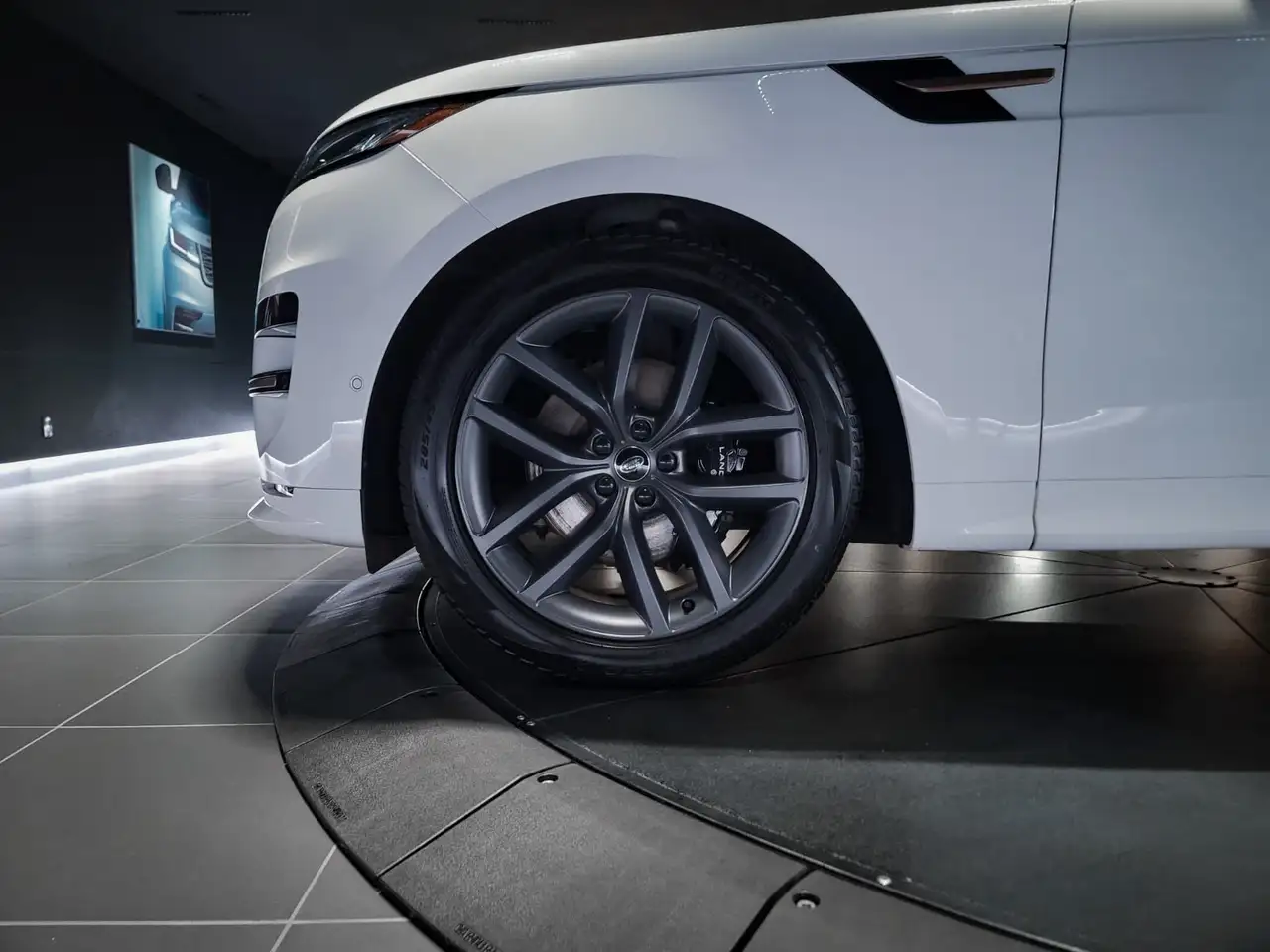 Land Rover Range Rover Sport - Image 9