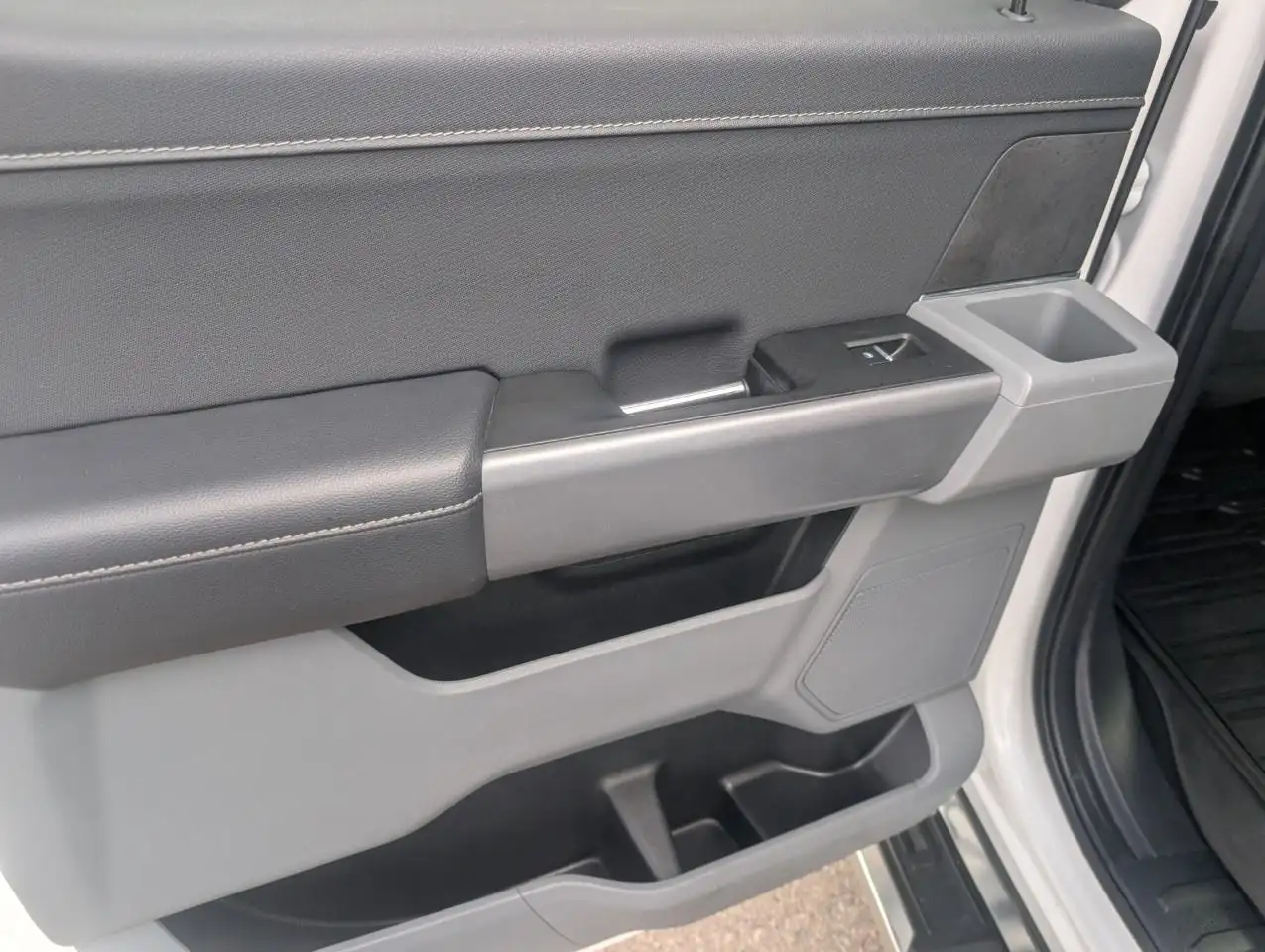 Ford F-150 - Image 17