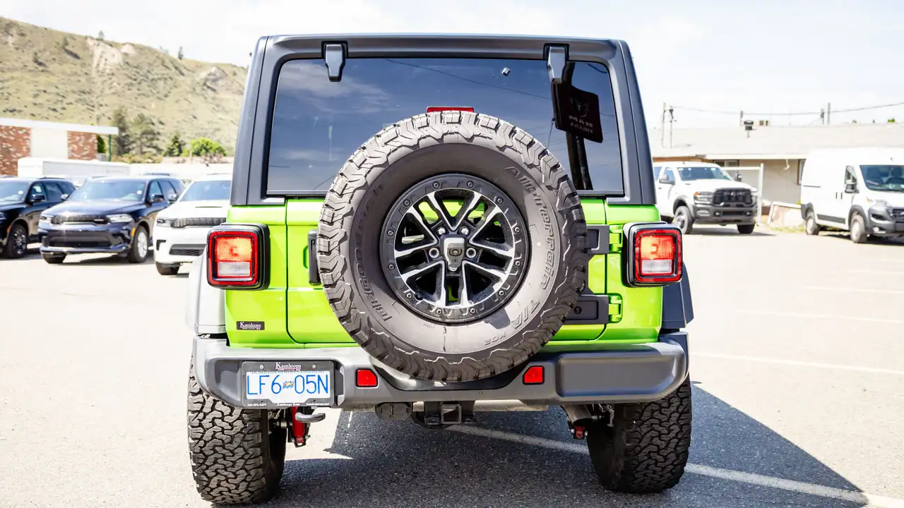 Jeep Wrangler - Image 11