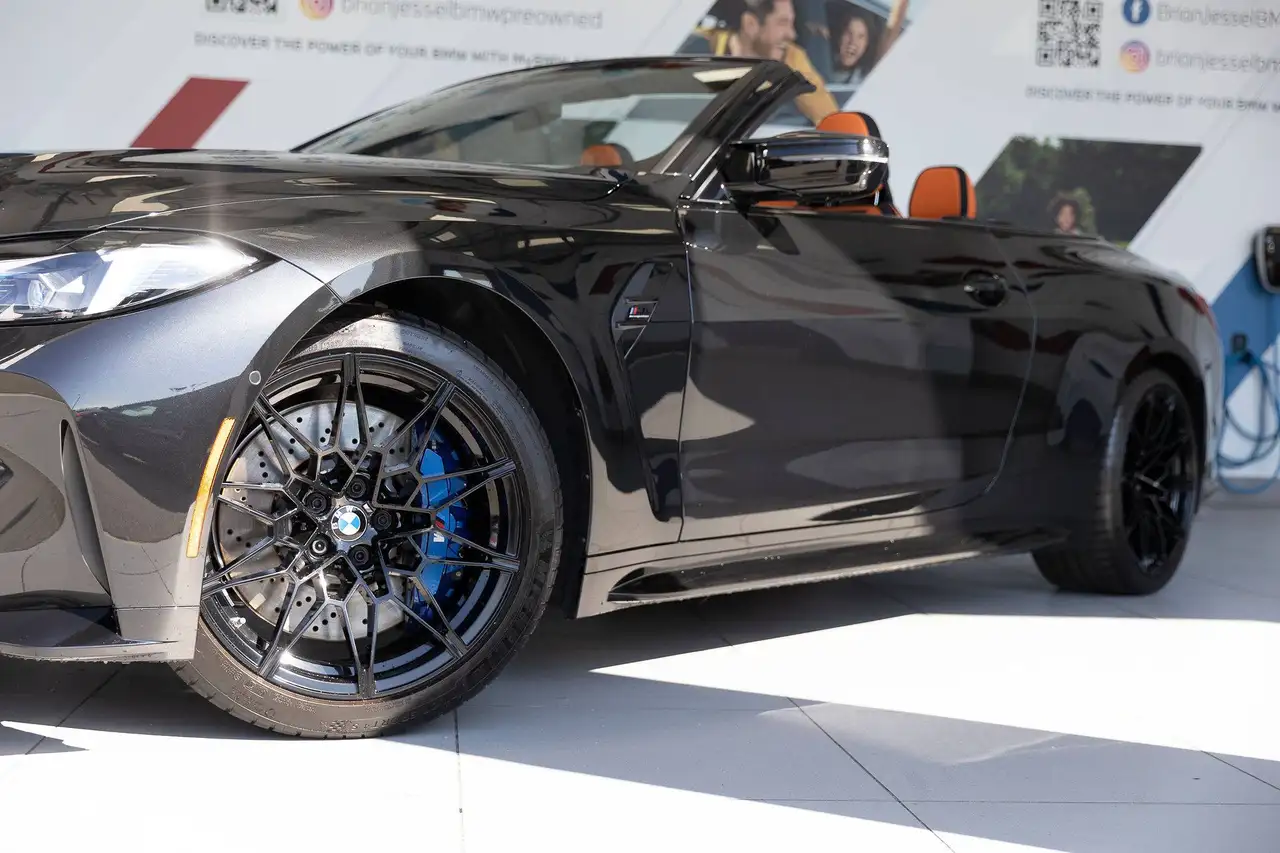 BMW M4 - Image 2