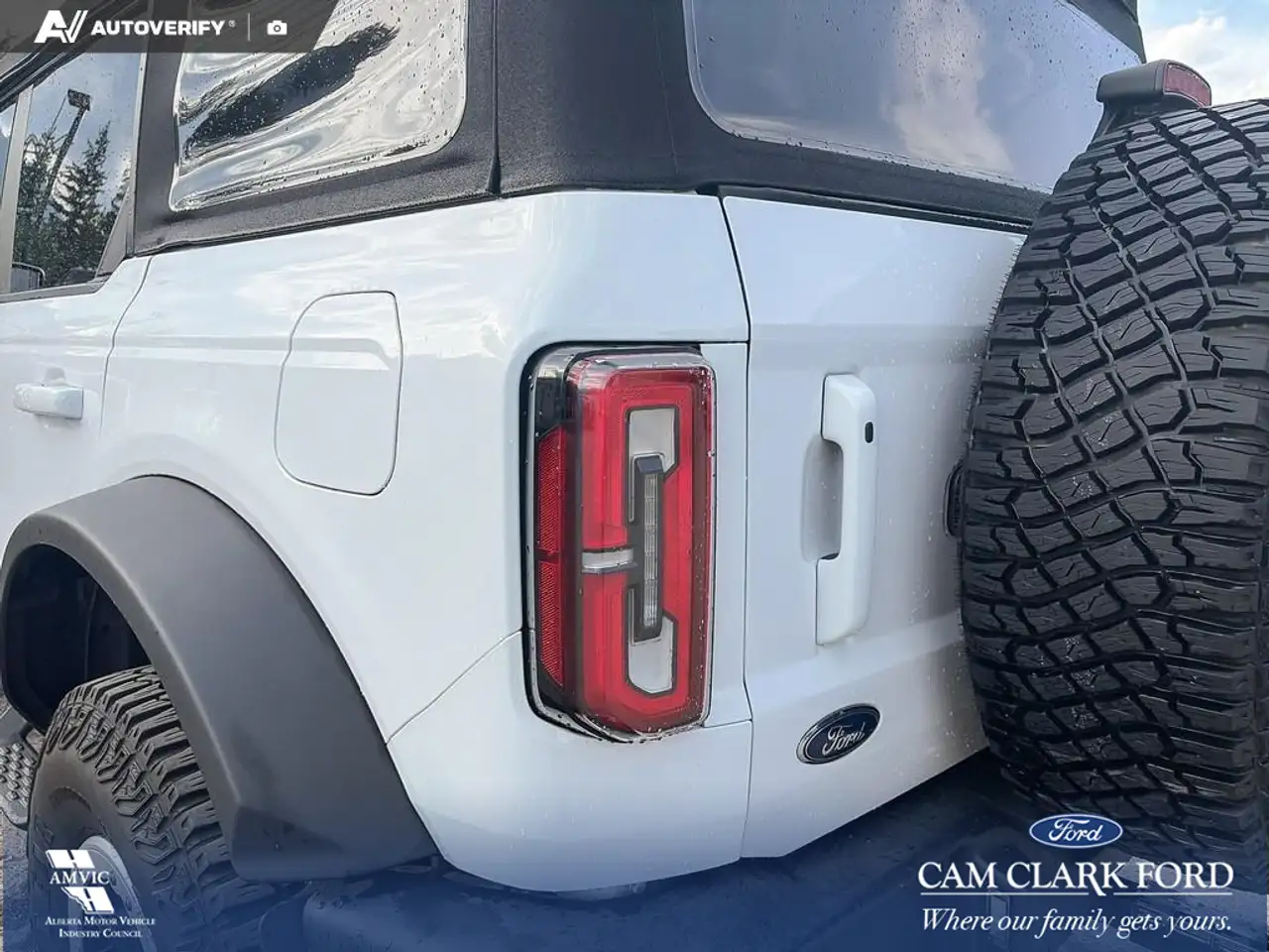 Ford Bronco - Image 11
