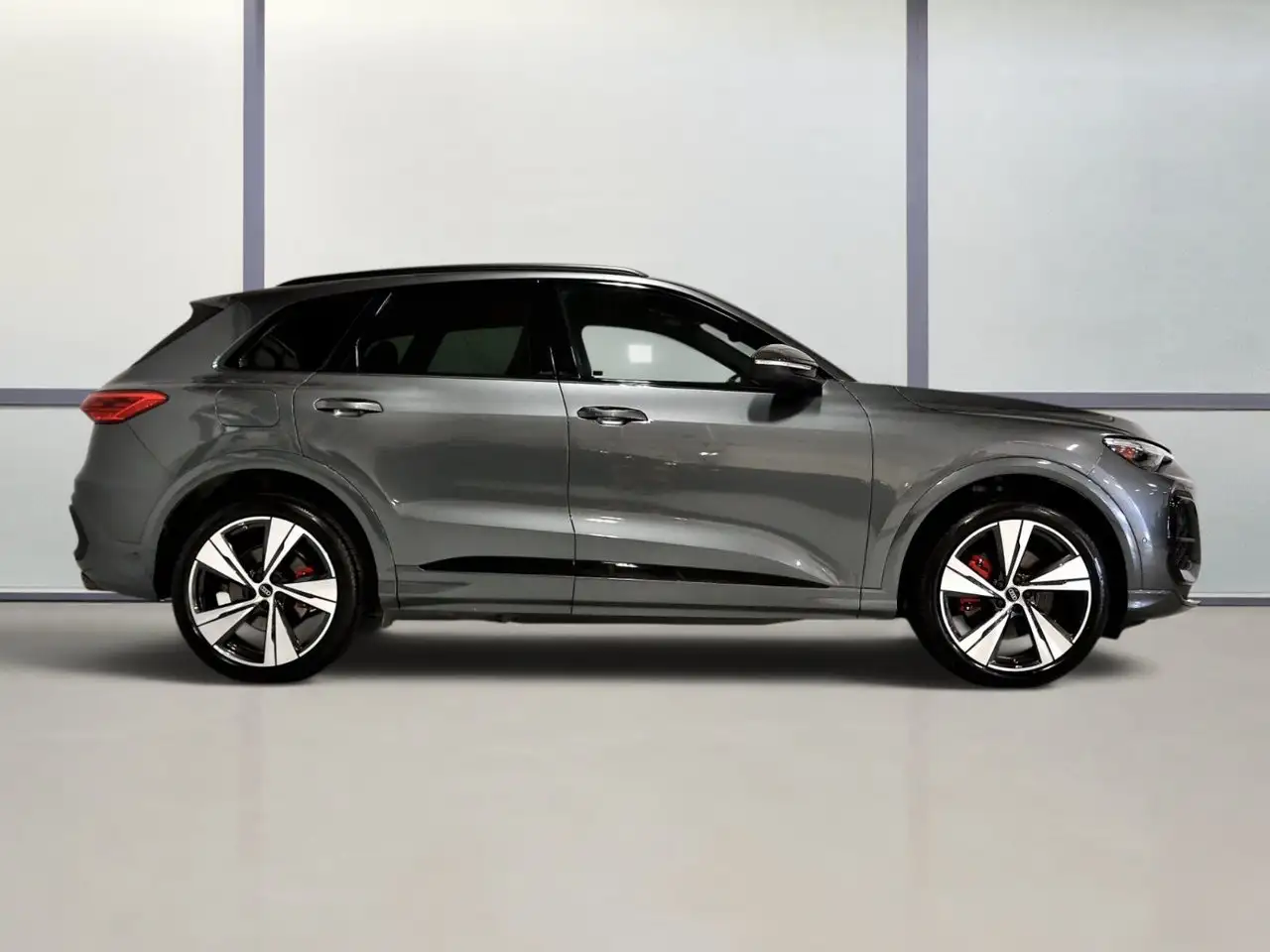 Audi SQ5 - Image 7