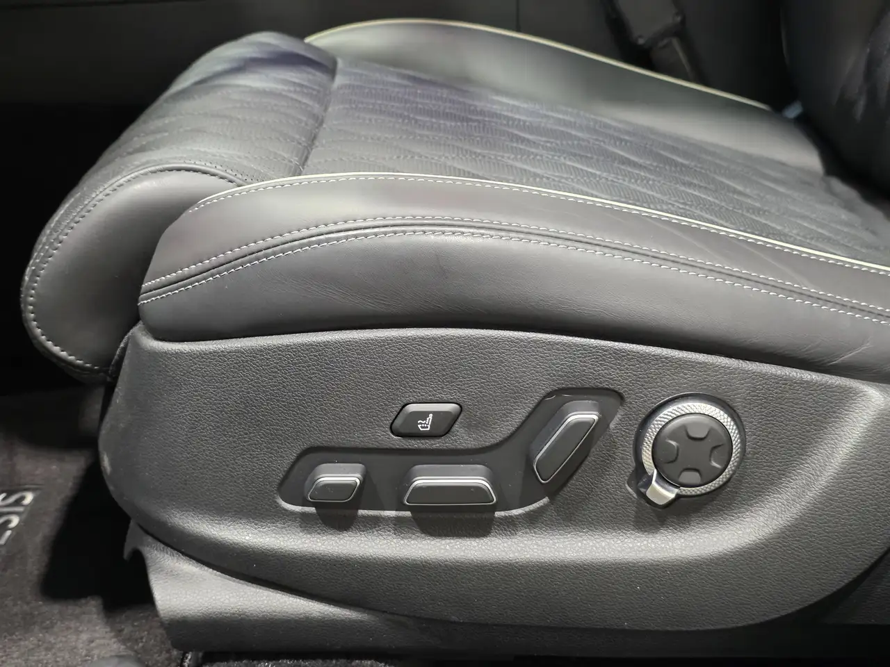 Genesis GV70 - Image 17