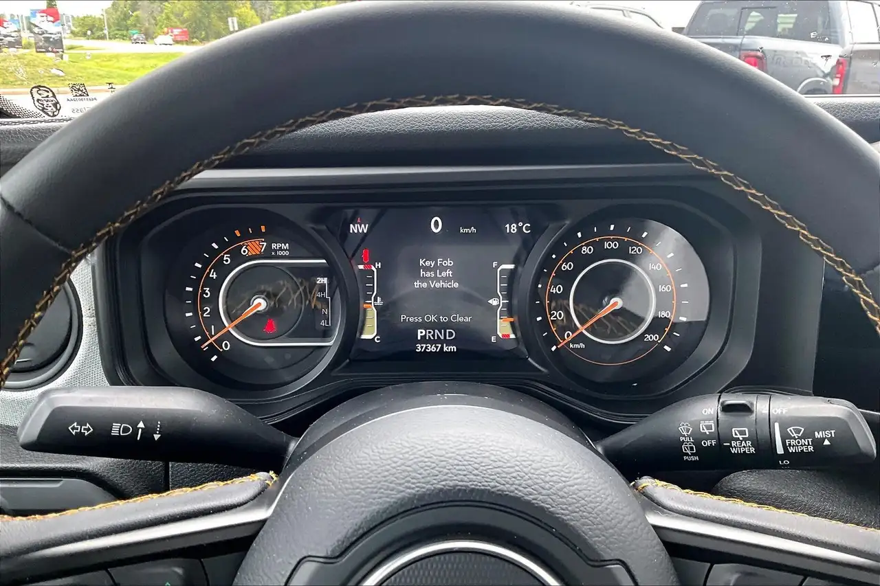 Jeep Wrangler - Image 11