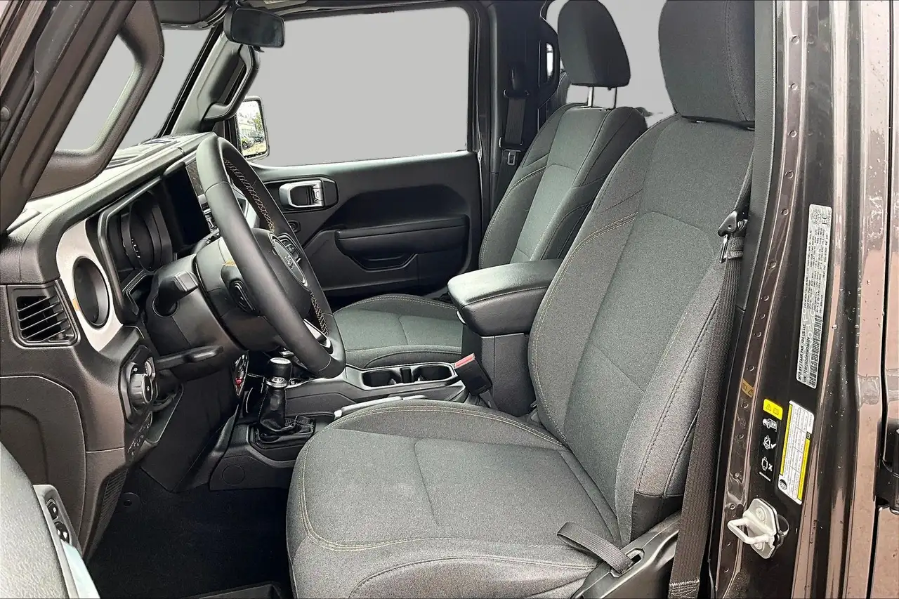 Jeep Wrangler - Image 14