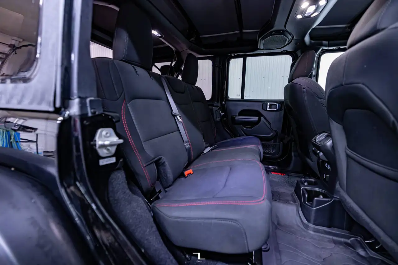Jeep Wrangler - Image 27