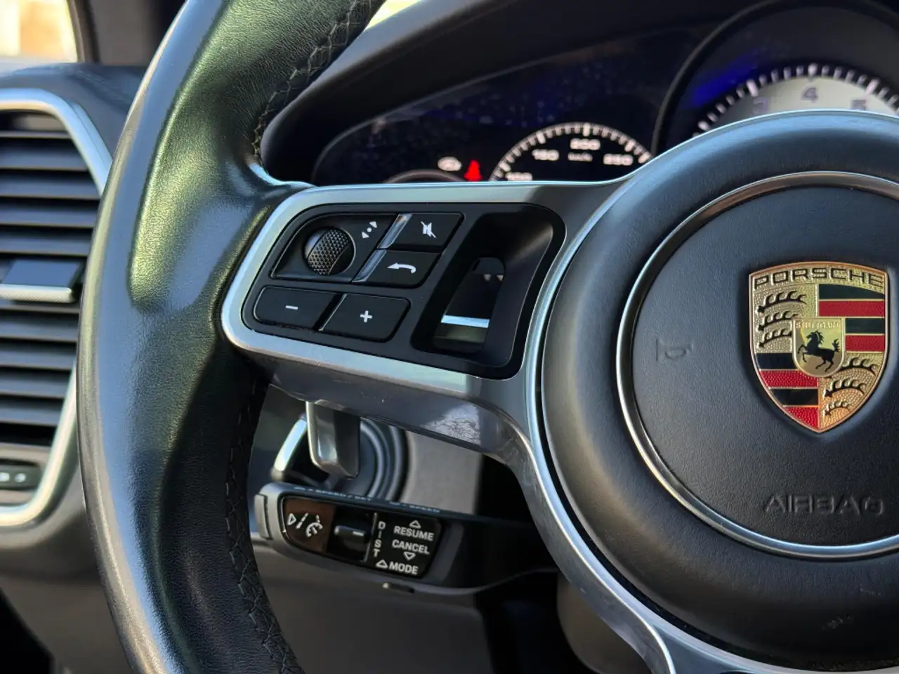 Porsche Cayenne - Image 25