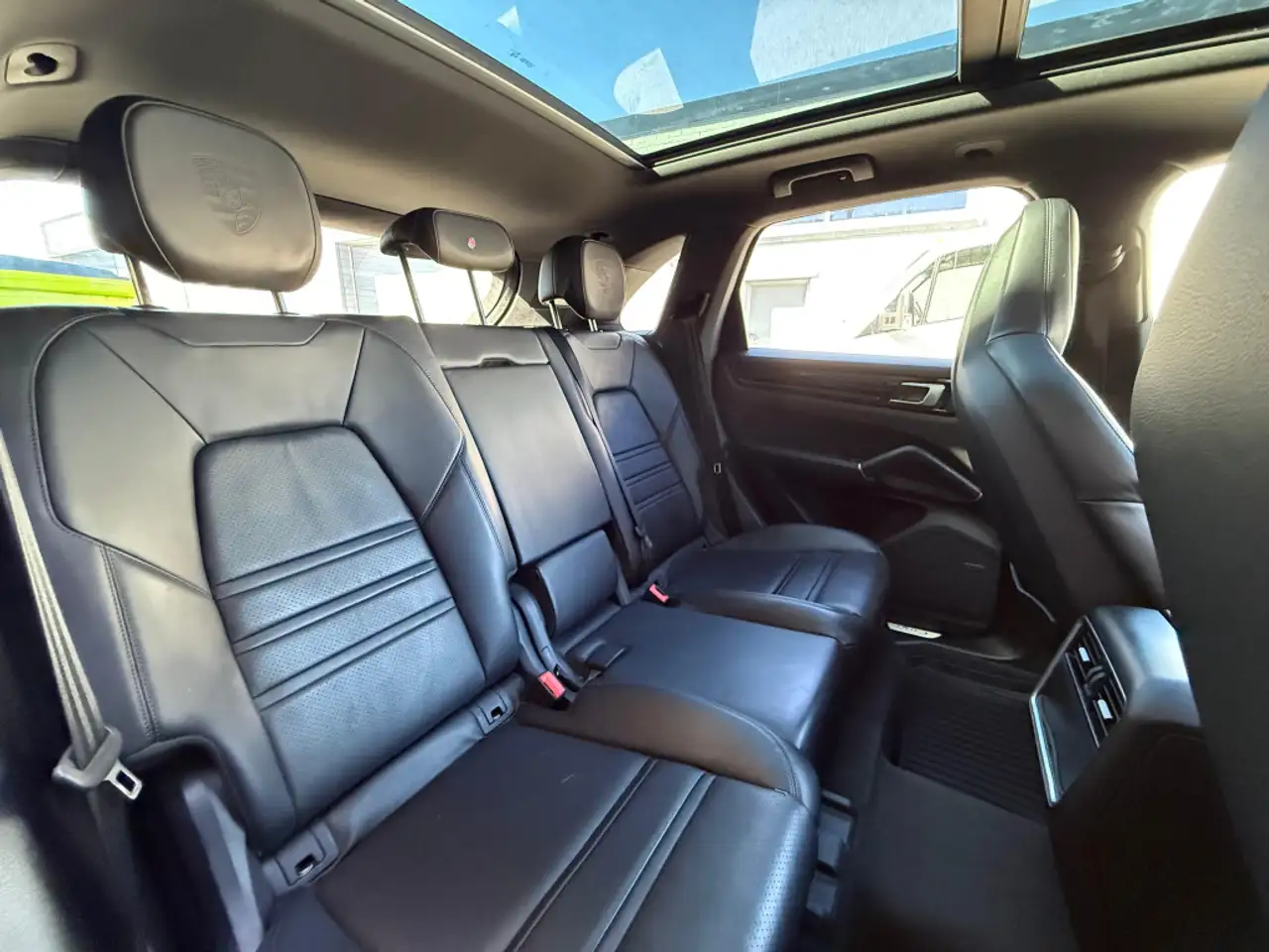 Porsche Cayenne - Image 11