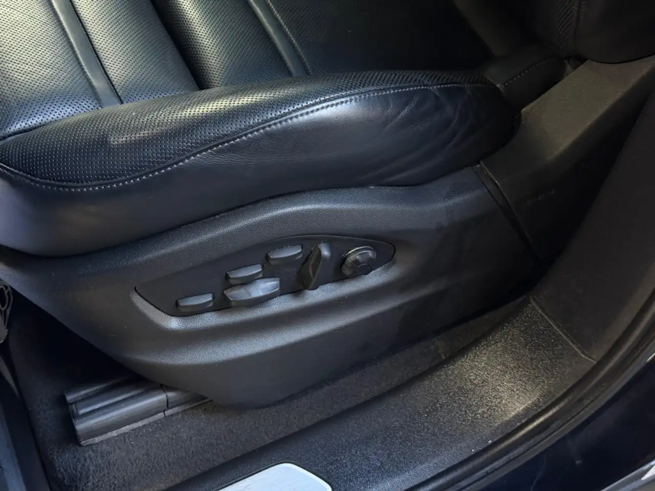 Porsche Cayenne - Image 29