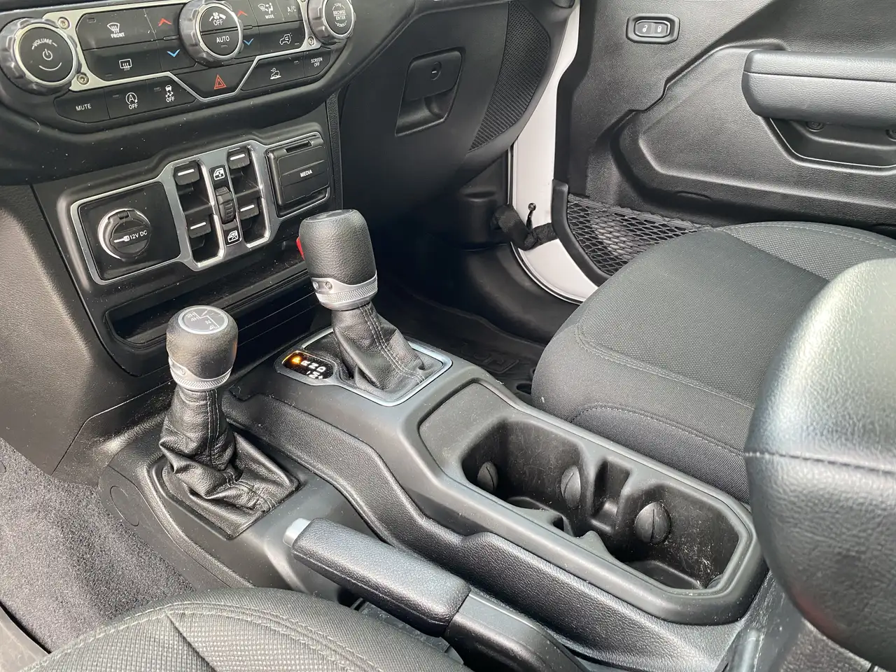 Jeep Wrangler - Image 14