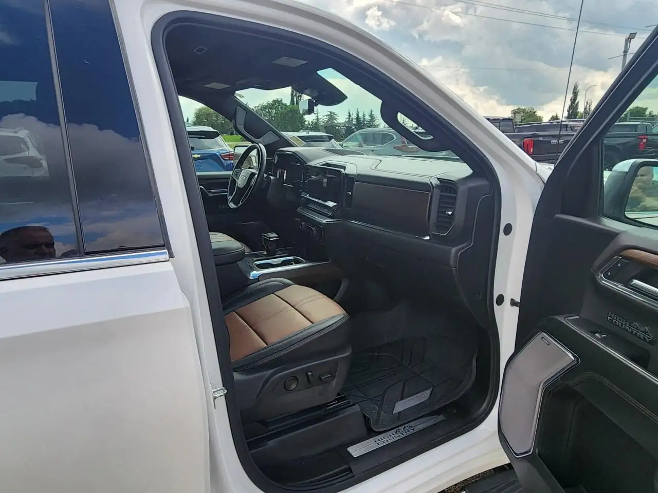 Chevrolet Silverado 1500 - Image 23