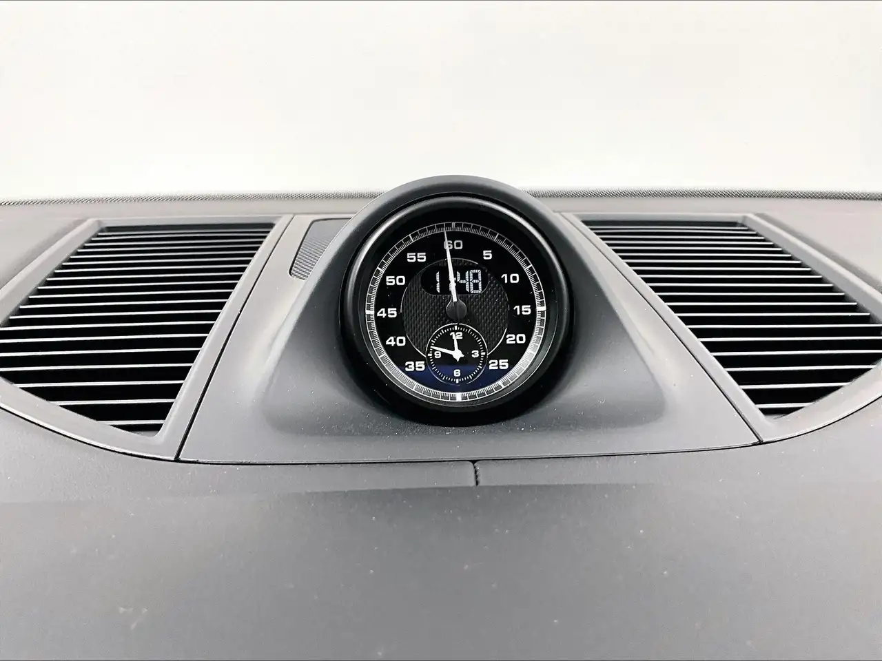 Porsche Macan - Image 25