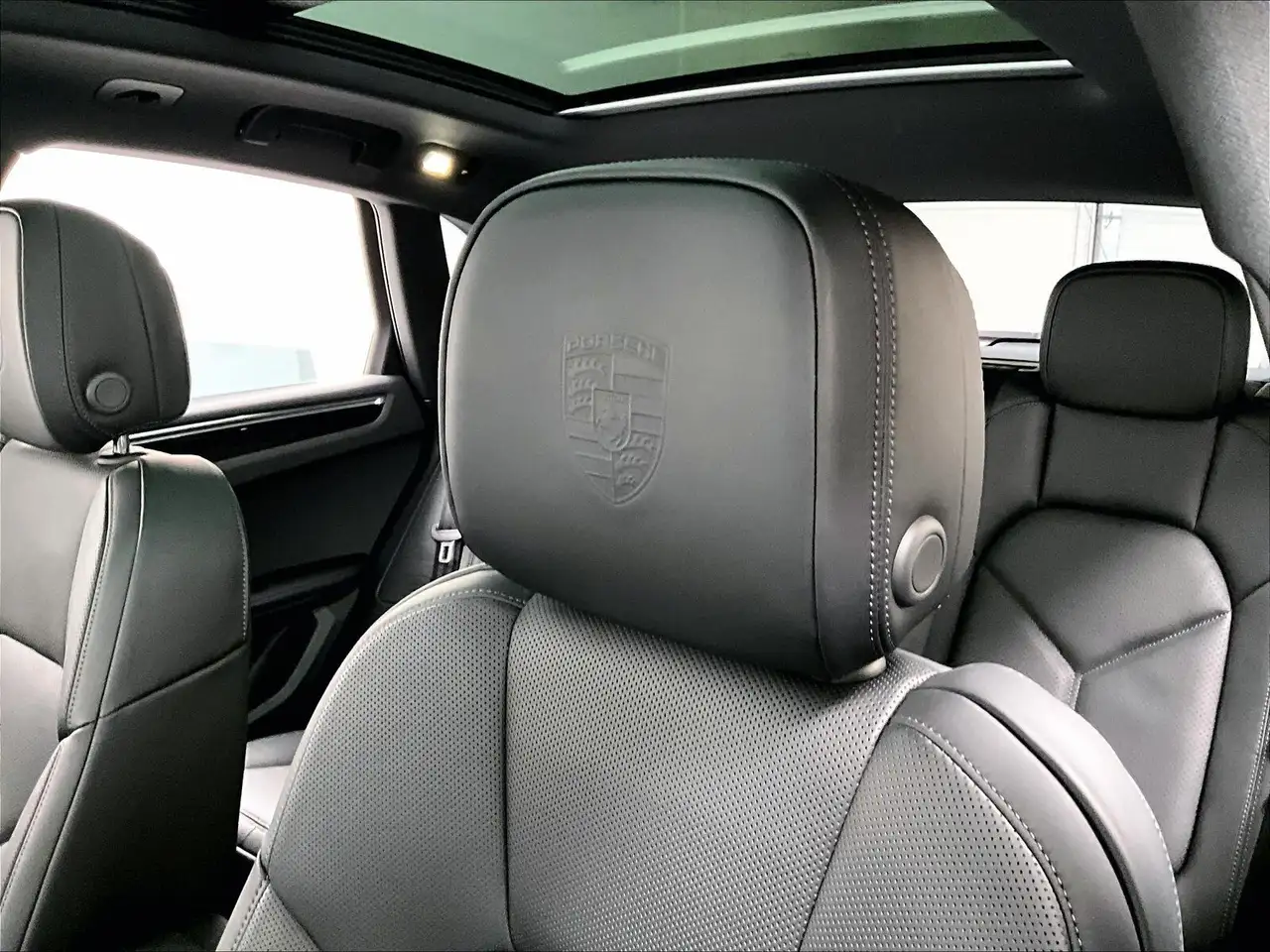 Porsche Macan - Image 13