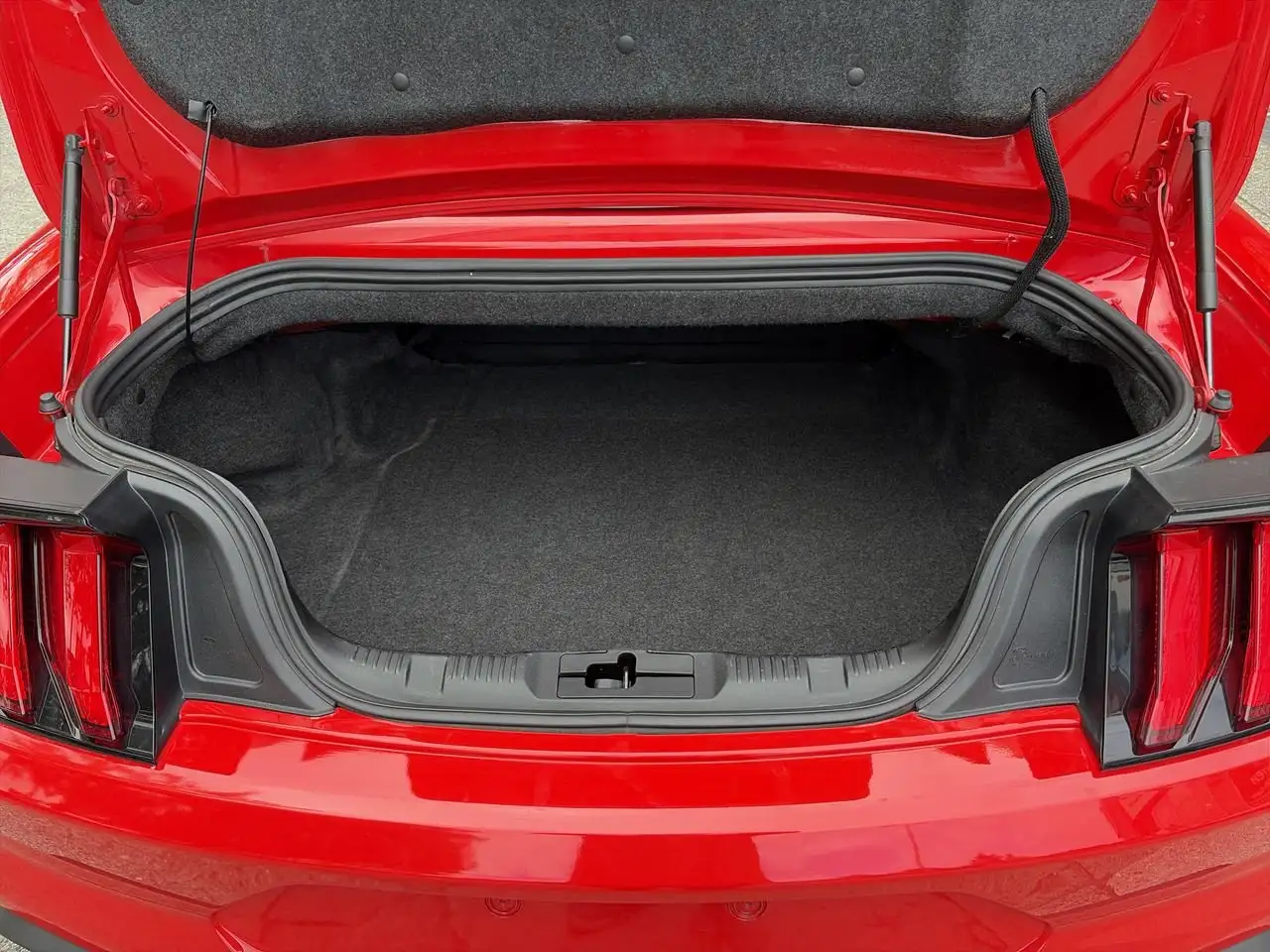 Ford Mustang - Image 30