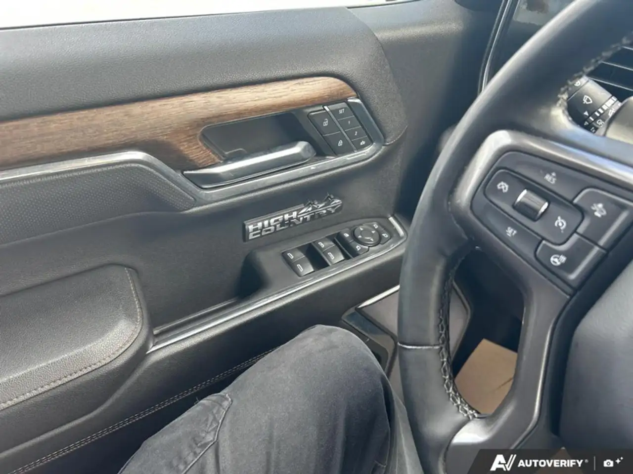 Chevrolet Silverado 1500 - Image 20