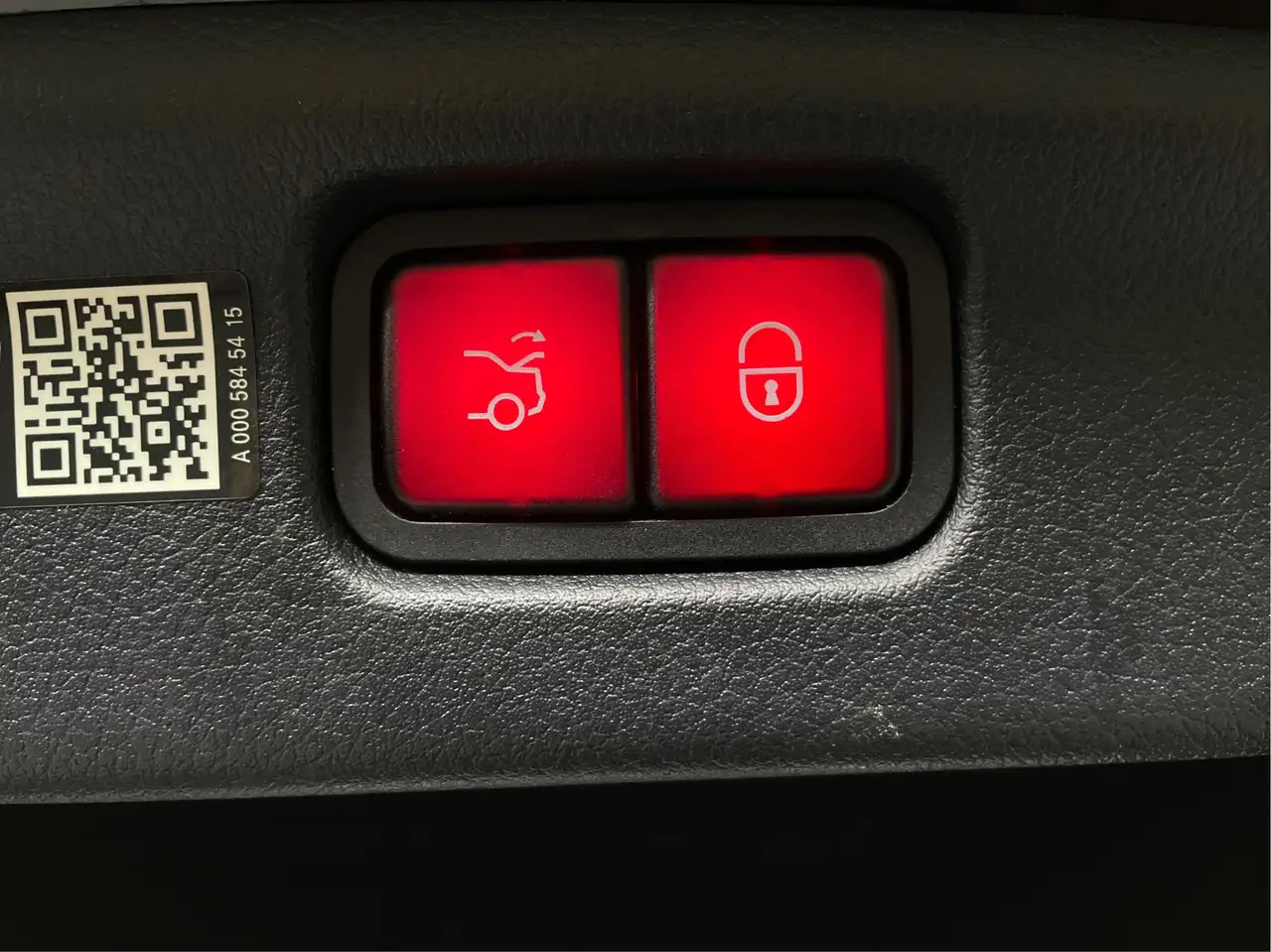 Mercedes-Benz C-Class - Image 24