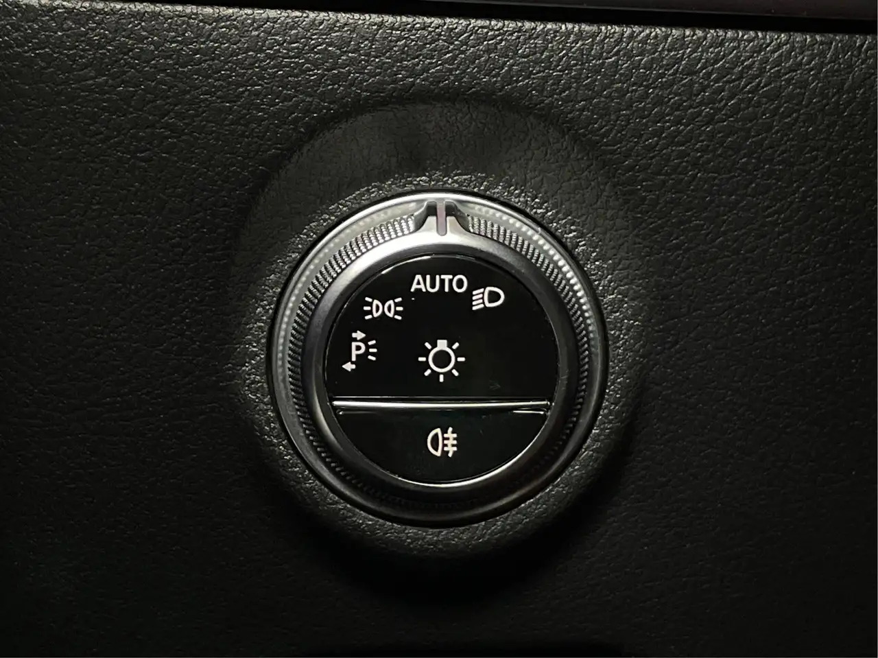Mercedes-Benz C-Class - Image 20