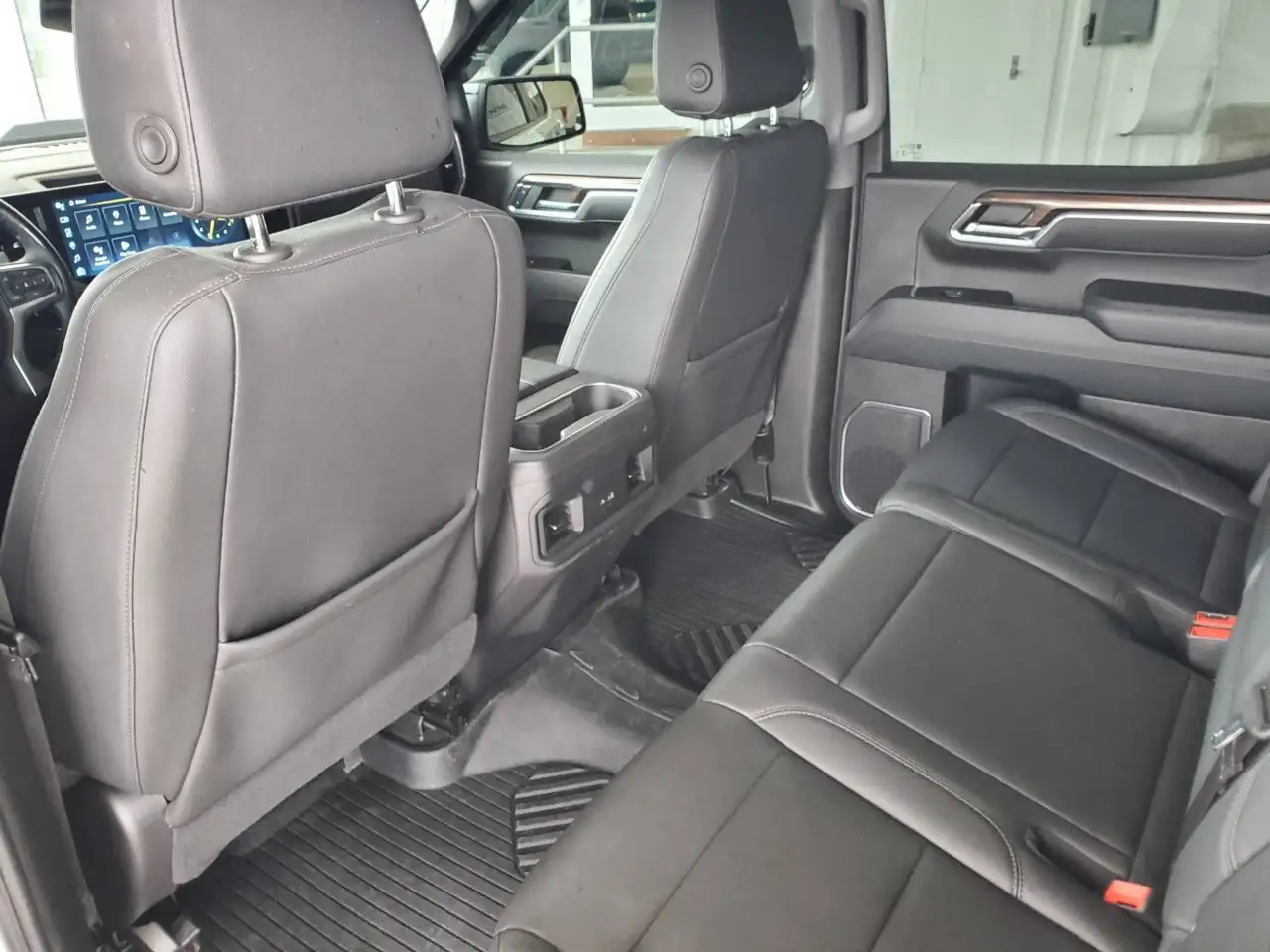 Chevrolet Silverado 1500 - Image 25