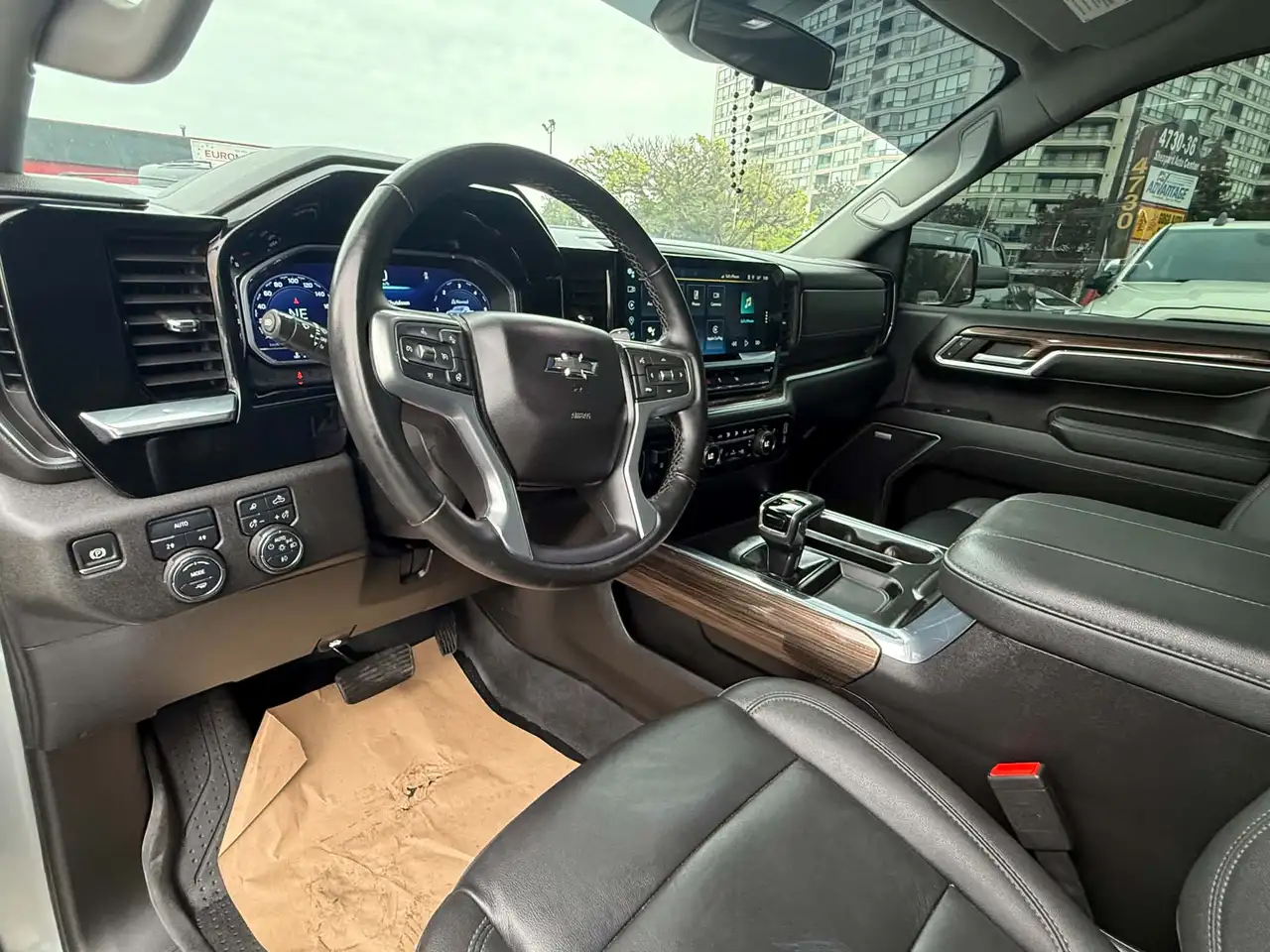 Chevrolet Silverado 1500 - Image 24