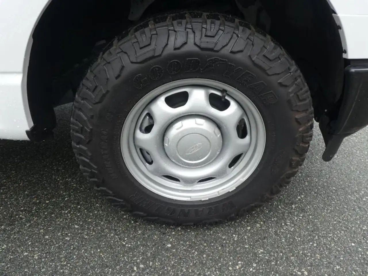 Ford F-150 - Image 24