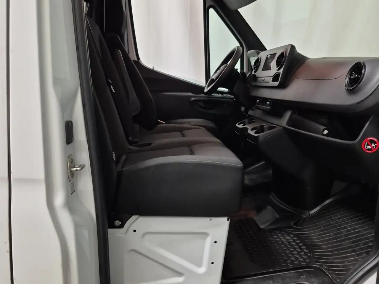 Mercedes-Benz Sprinter - Image 7
