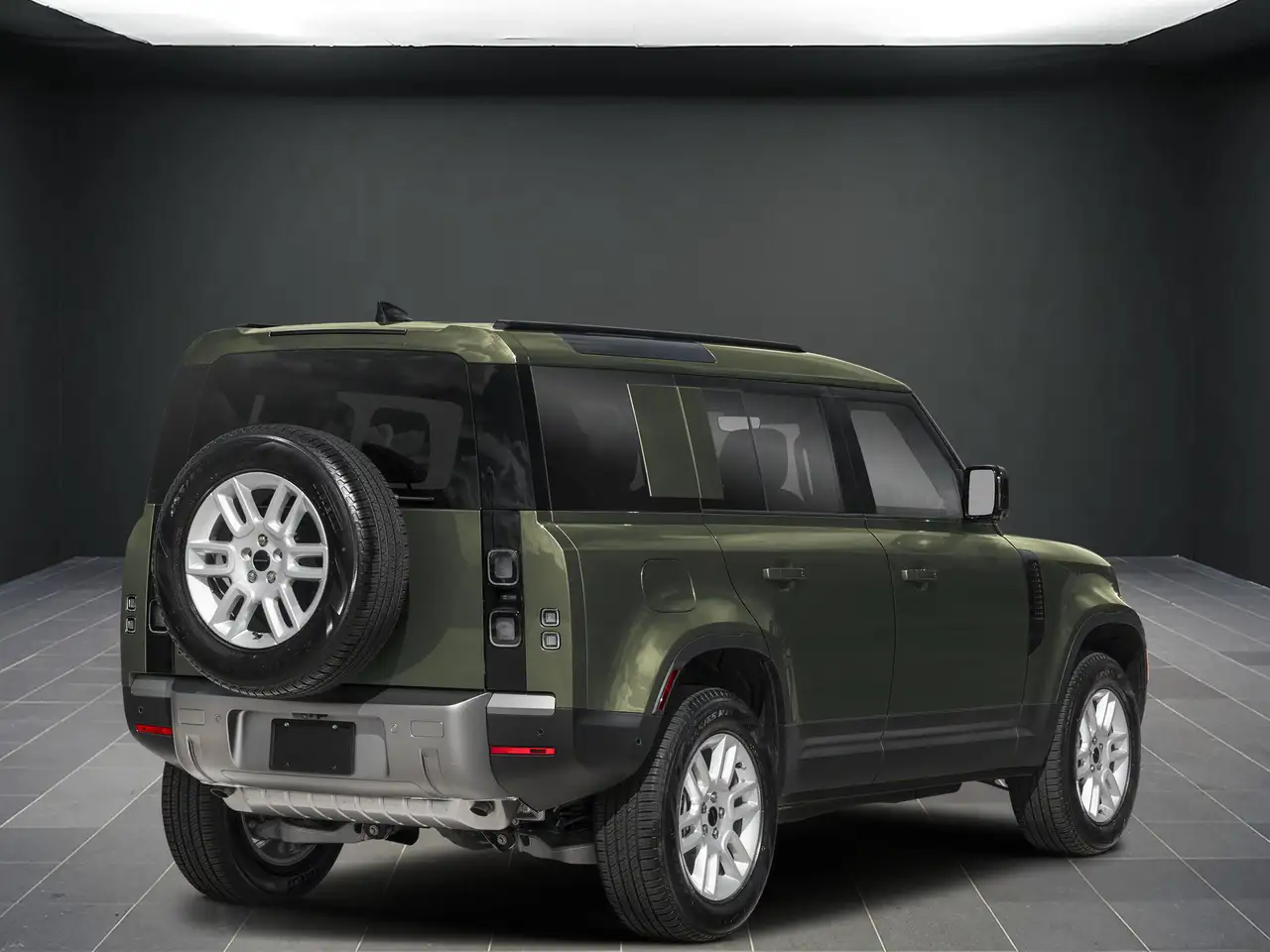 Land Rover Defender - Image 3