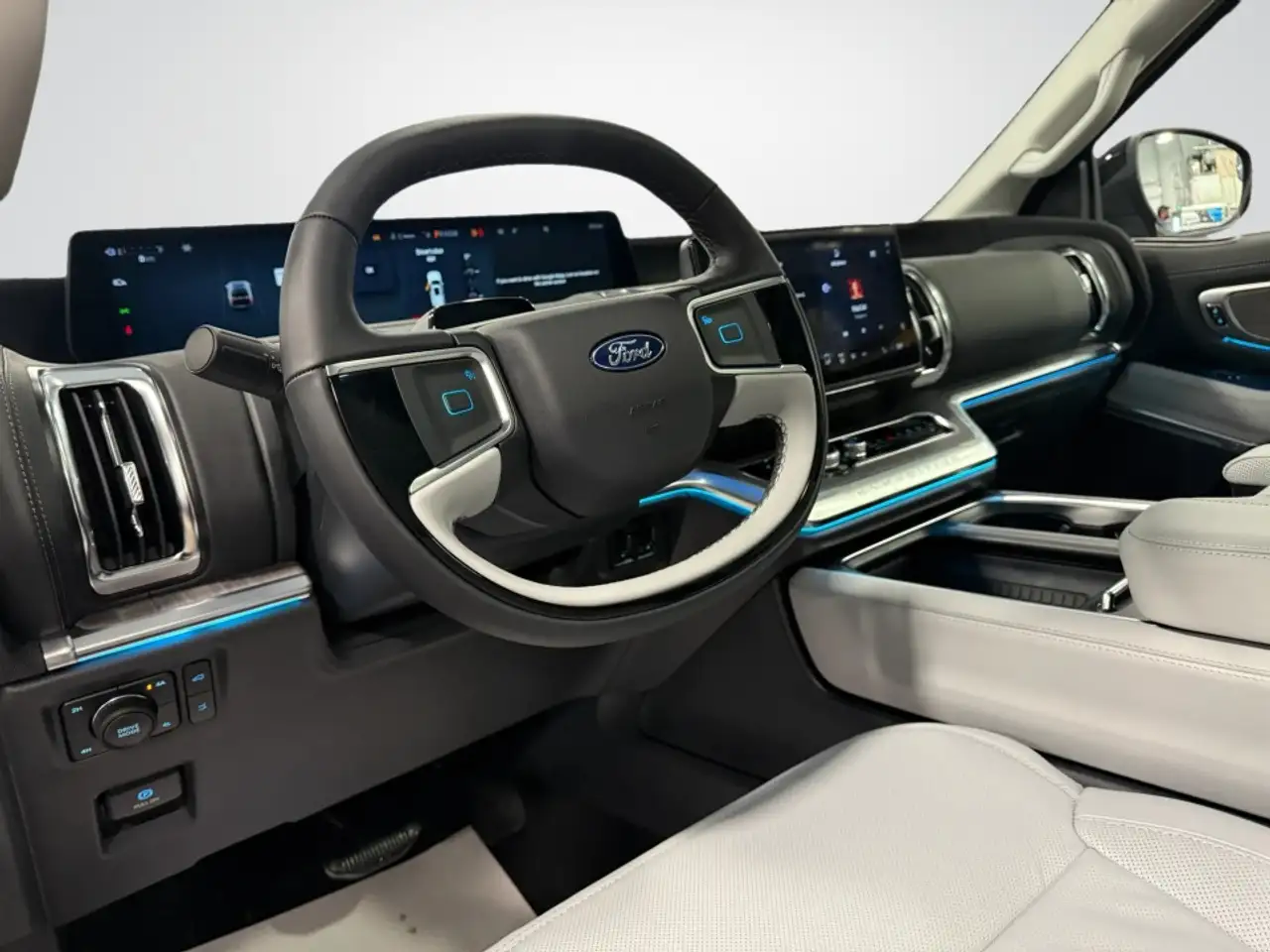 Ford Expedition - Image 12