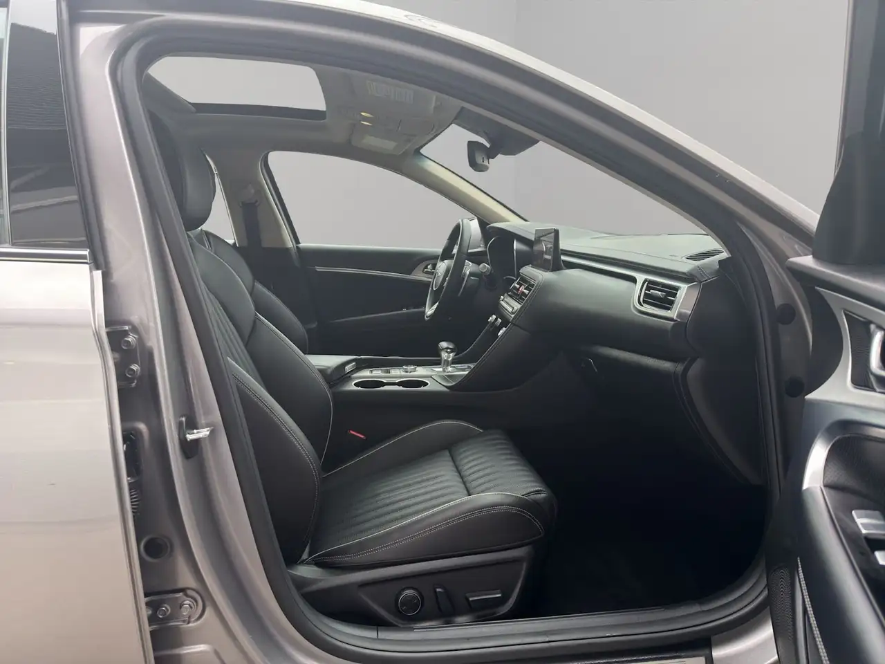 Genesis G70 - Image 22