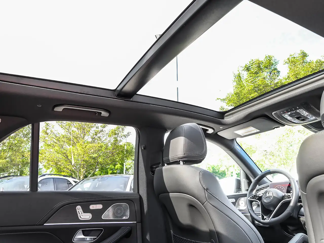 Mercedes-Benz GLE - Image 17