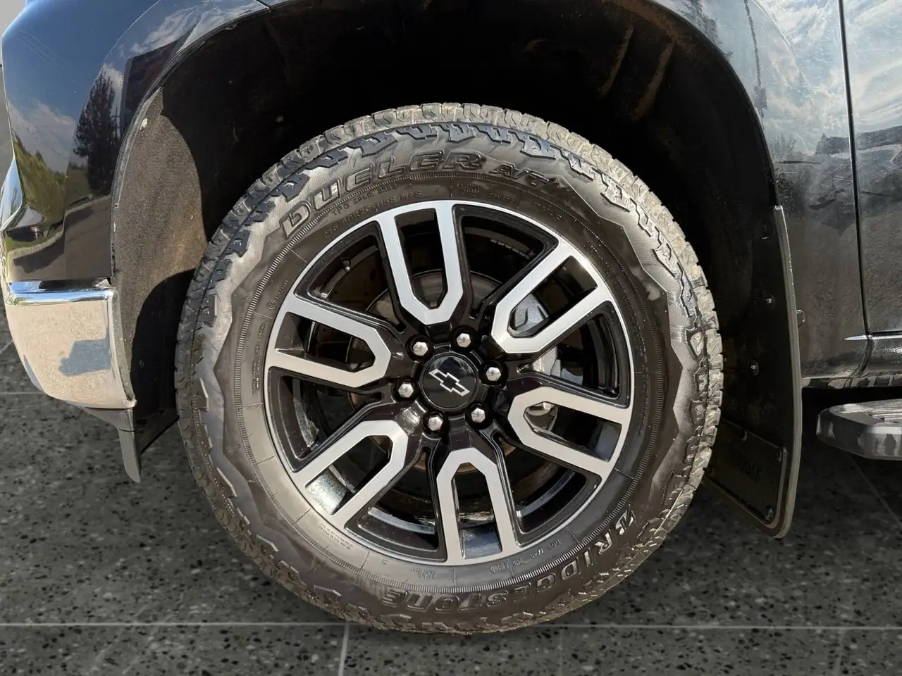 Chevrolet Silverado 1500 - Image 9